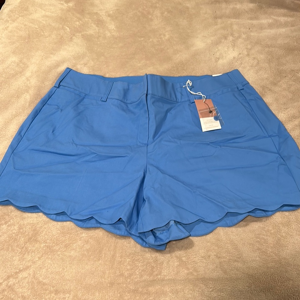 Scallop Hem shorts